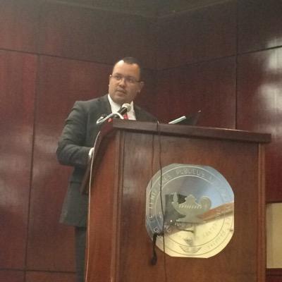 Contador, Abogado, Master en Tributación, MBA, Ex - Activo del Club Activo 20-30, Miembro del Colegio de CPA y del Colegio Nacional de Abogados.
