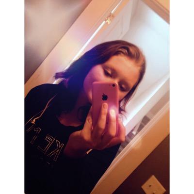 Am 13 years old and i'm super werid and random Also am in love with youtubers O2L and fav people are...... Sam Pottorff and Jc Caylen