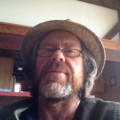 Simon is a 3rd generation potter, making wheel thrown stoneware, raku and porcelain.He has a YouTube channel of 1000 demo videos direct from his studio.