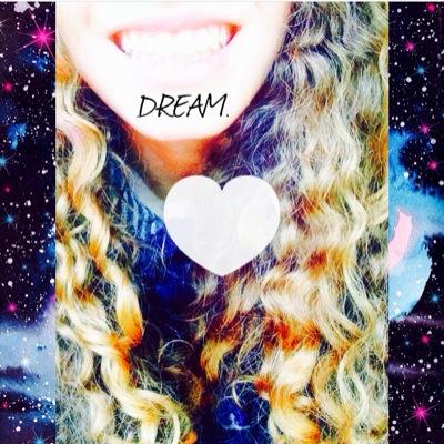 Bellaaa!✋✨
Sono Valeria e amo la pizza.
Viva gli unicorni con gli arcobaleni!
Ahah seguitemi in tantii
Ps.AbbassoIlVolo.