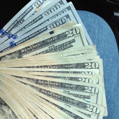 Loves2spy's profile picture. 