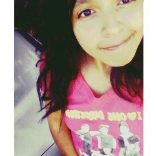I'm just a lonely girl♡. -Soy Directioner y Skrillera- Sígueme y yo te seguiré:). ''Vivir es lo único por lo que vale la pena morir''. n.n'