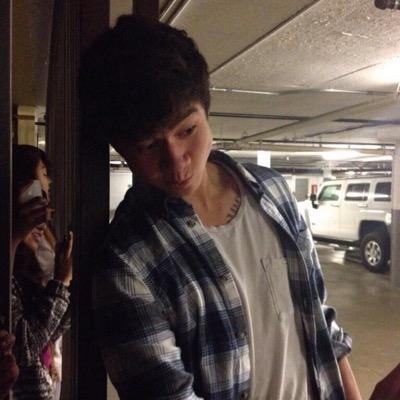 follow @ashtonirbwin (: she'll follow most back!