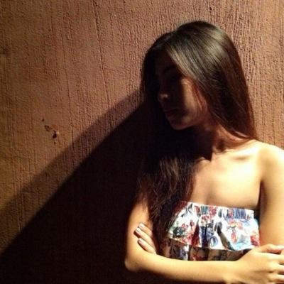 Lilllie_pepoo's profile picture. ฉันเป็นมนุษย์ครึ่งตื่นครึ่งฝัน หัวใจสูบฉีดน้ำตามากกว่าโลหิต