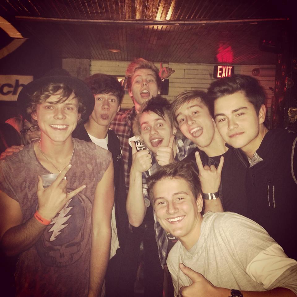 IF YOU LOVE BANDS, CELEBS, BOOKS & MOVIES, YOU MUST FOLLOW -- @tobysbae