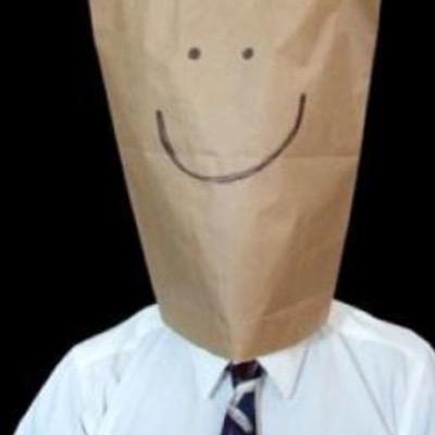 Dentist - 28 years old. Just reading what people I like has to say! Be welcome!