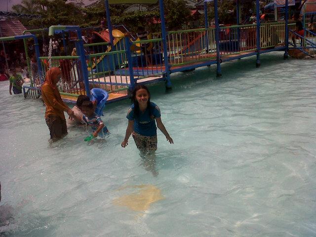 School: Mts guppi rengas
 ttl:tj.balai karimun 15-11-2000
 zodiak: SCORPIO
 :-)