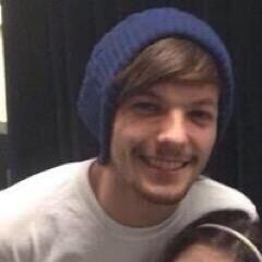 Louis é um detetive da divisão de homicídios, Harry é empresário e suspeito de um dos casos que Louis investiga, há um serial killer a solta, será Harry?