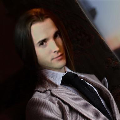 ลินเดียร์ เลขาคุณเอลรอนด์ สังกัดบริษัทริฟเว่นคอมปานี LOTR Role-play AU_Modern แอคเดียวกับ @Lindir_THbot