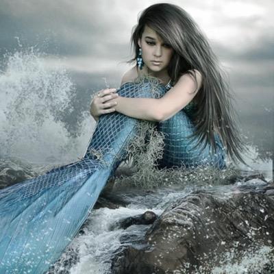 im 16 and a mermaid/human. human when dry and mermaid when wet. [#single #rp] I am lost im Storybrooke and i dont think i can go back.