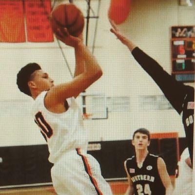 sillysaggy1234's profile picture. ball is life