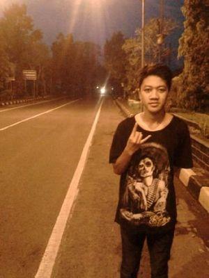 Jangan ngaku ganteng kalo masih nyakitin perasaan cewek. :)