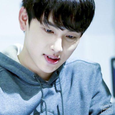 빛이 나는 이유 (w.야생반달곰) 윤두준 비서 박태현. (27) :: 팬호칭 ; 엘루스 (스페인어로 빛) :: p. 임시완 :: 141105~ing :: U) @This_night_