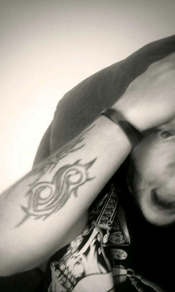 love my fam love my music love my guitars im a metal head but also listen to eminem ..follow me and ill follow you cya peeps take care stay fresh