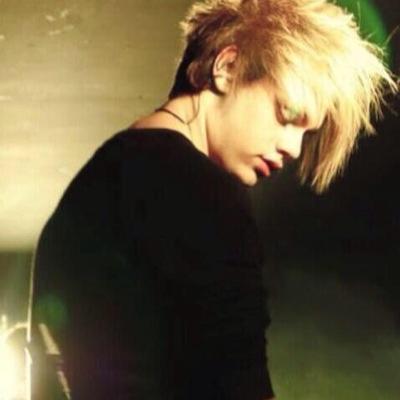 if you want to see the BEST michael pics and gifs, go follow @bestmgc_pics and turn their notifs on