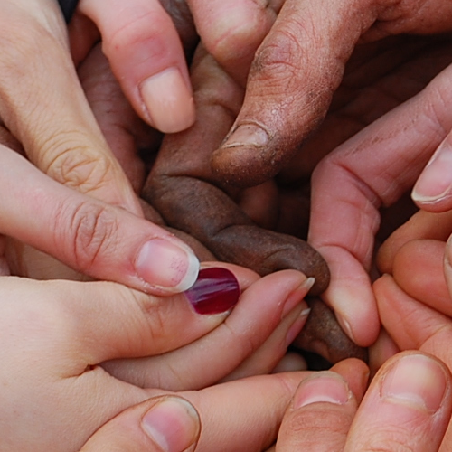 FlyChicMsSAMONE's profile picture. Ни один дорожный знак не заставляет меня соблюдать правила движения так, как это делают венки и цветы у дороги.