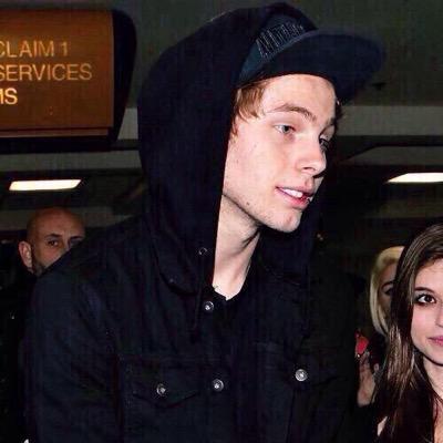 go follow @horcruxmgc + @lucxrter bc she gave you a free follow