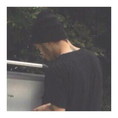 “adesso quando guardo fuori, piove.”—single, bisex.