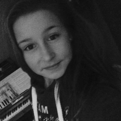 celinasch13's profile picture. 