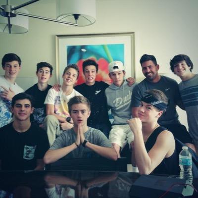 We're a few girls waiting our opportunity to see them here✌ Grier x2,Dallas,Espinosa,Caniff,Carpenter,Reynolds,Mendes,Gillinsky,Jonshon.