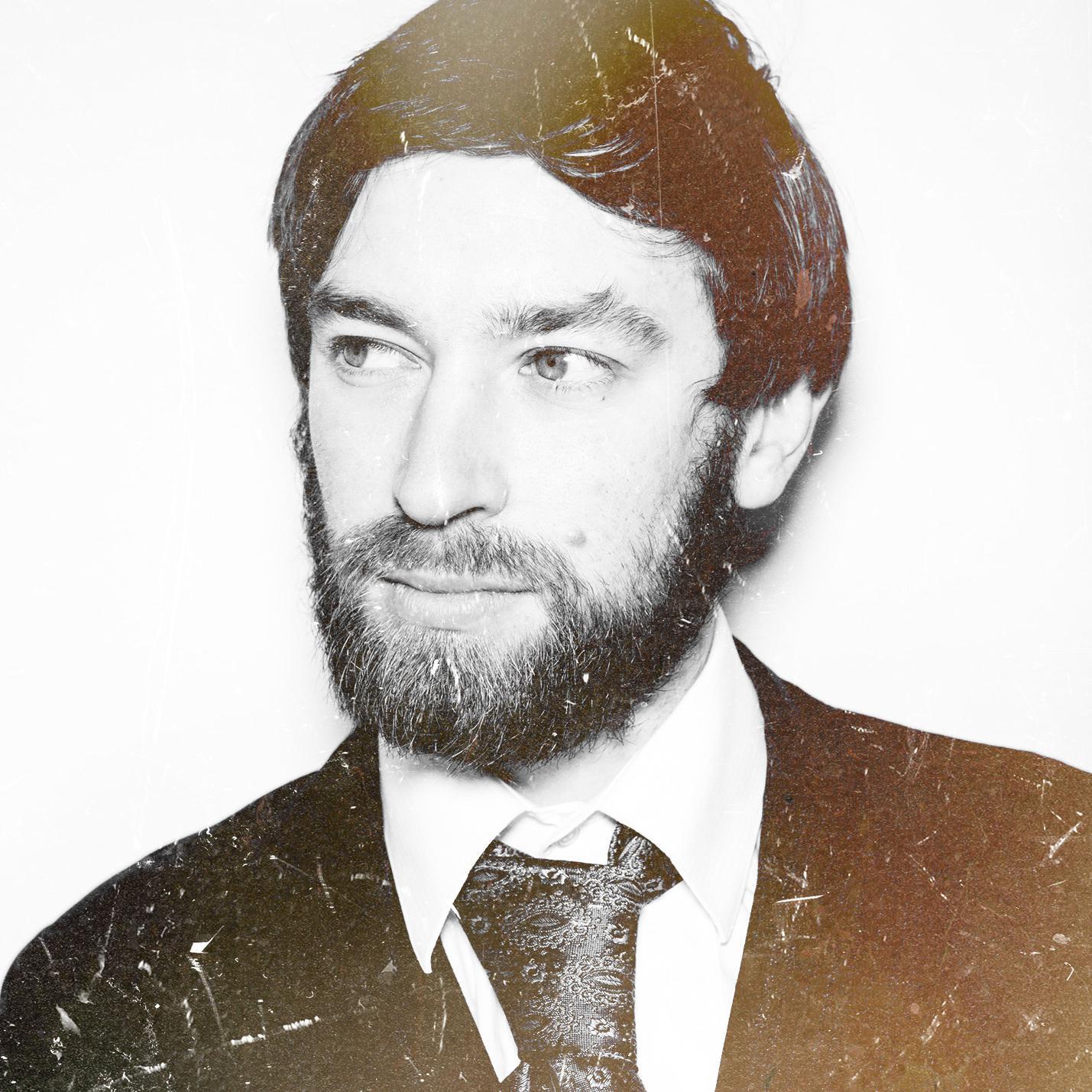 Bassist & Songwriter in @littlebroeli. A big fan of James Jamerson and long walks on the beach...