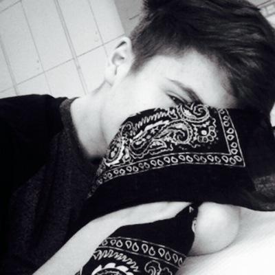 |14 yo | Budapest, Hungary | The drawing my life. | Iphone4s | snapchat: sasvilmos | follow4follow |
