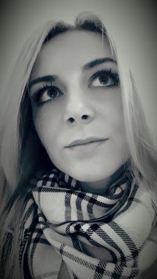 Economist, Passionate traveller, Fashion trends follower.