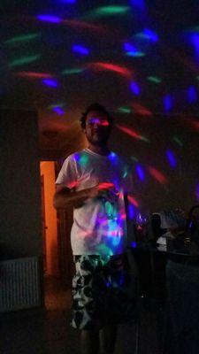 tomcrisan's profile picture. En la quebrá del ají, los días pasan por siaca, el sol es padre y señor, las mañanas salen al alba a caminar.