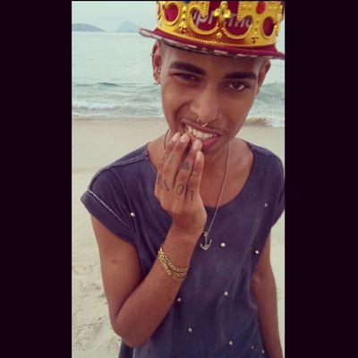 Coisas que amo; Deus, mãe, irmã, tia, Miley Cyrus, tatuagens, piercings, música, baladas e a vida ! #Love_Money_Party (Instagram: @marllonbr )