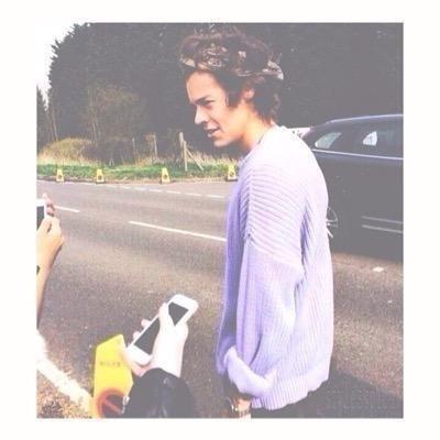 I FOLLOW YOU SO FOLLOW @pezzlinson AND RT THIS PLEASE https://t.co/QcWdk5gKcr