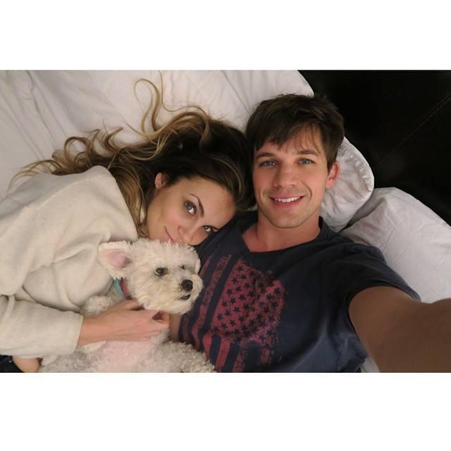 She has a serious thing for all things fashion! She's a Blogger. Married to the love of her life Matt Lanter. Hello gorgeous :)
