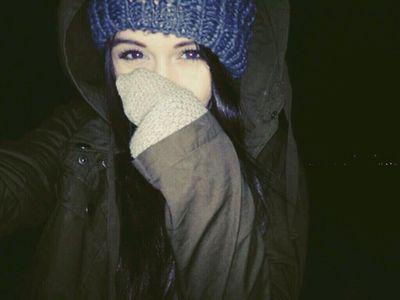 Rebelde. Indomable. A veces algo infantil pero en el fondo soy buena chica(?). Metamorfa y maga.