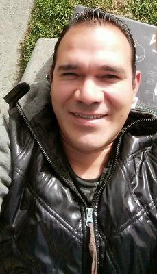 Ama con locura, despierta con ganas, sonríe sin motivos, abraza con esperanzas y vive cada día como si fuera el último de tu vida