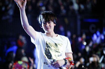 Hottest 2PM and Hottest Nichkhun  and support children GOT7