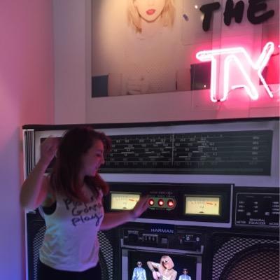 23, living in NYC, working in PR and struggling through the 20 Something Swiftie life, aka adult problems. personal: ncm2009