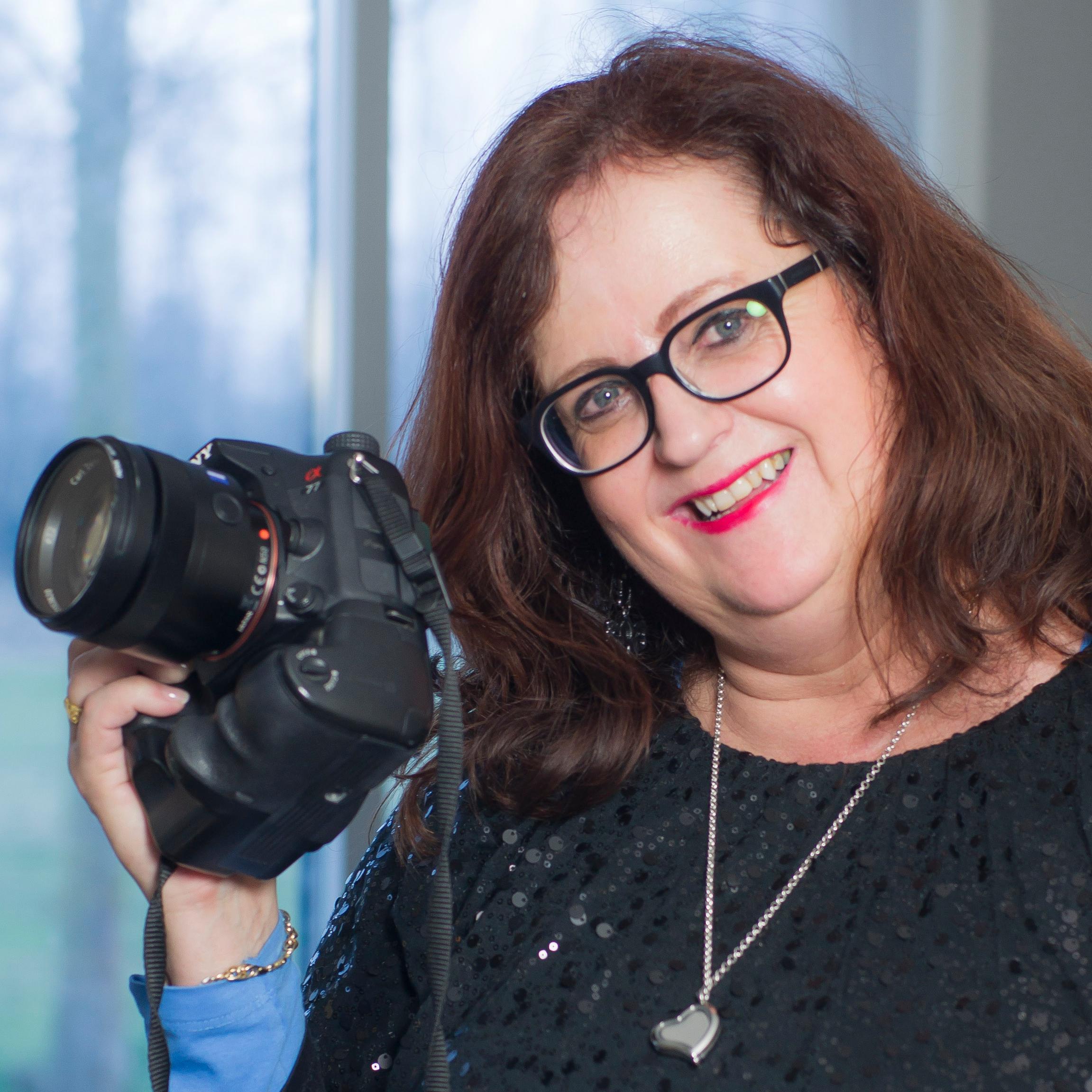 Vrouw|0297|Queenfan|Muziekliefhebber|Hobby-fotograaf|SonyA77|in love with Iwan|levensgenieter|probeer positief in het leven te staan|humor|oprecht|eerlijk