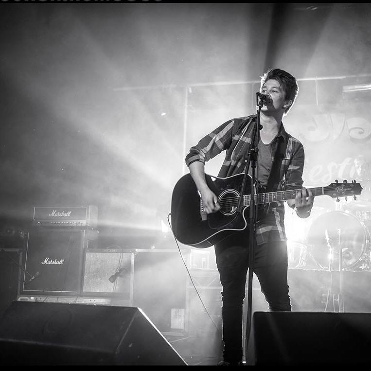 Lead Singer / Rythm guitarist @kazoband.com