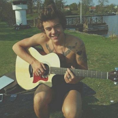 MolestingM's profile picture. Bands?Bands.