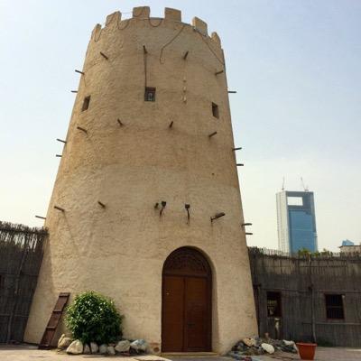 مجرد إنسان فيه من الشعور و الإحساس مثل ما للبحر من هدوء و هيجان