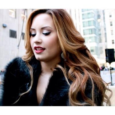 Just escape tonight and know that you can get through anything- Demi 29/11/14 ❁
