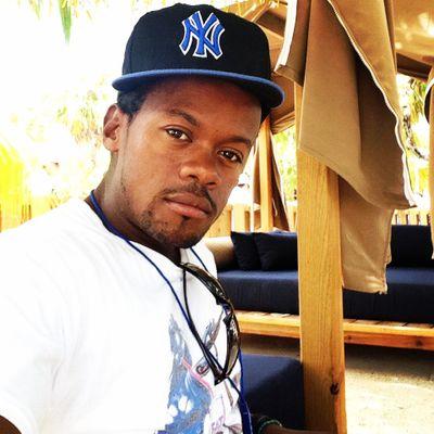 Alejand63286879's profile picture. 