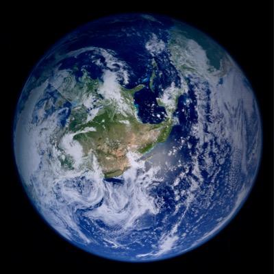 J'aime en général le monde, je suis une vigie de ma civilisation, je préfère mes proches.