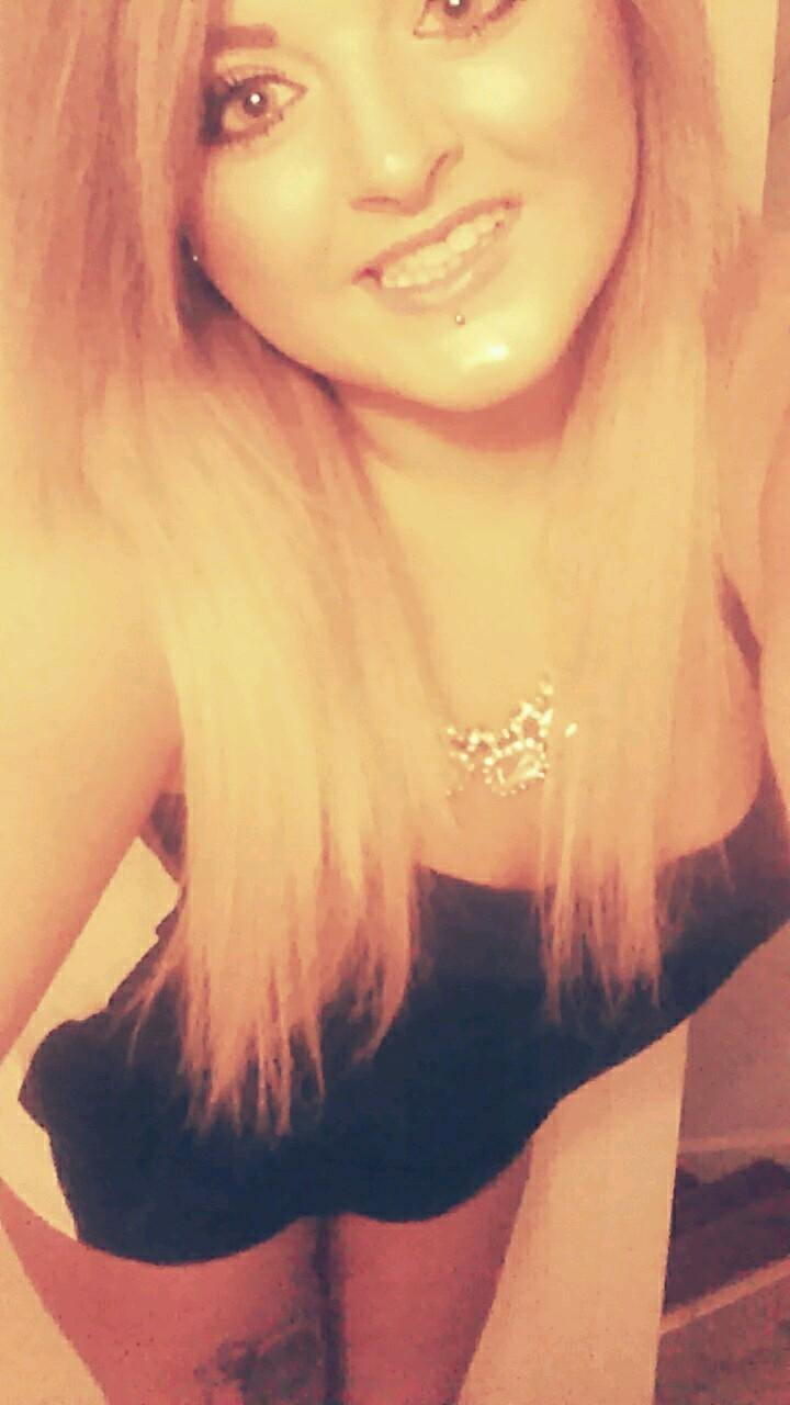 DanielleDxo's profile picture. i like to laugh alot. fuck what they think :) , FOLLOW ME & I WILL FOLLOW BACK