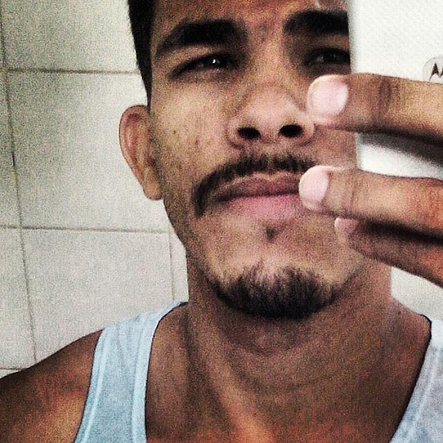 Eu canto porque sou Feliz , Eu canto por que
sou livre ...