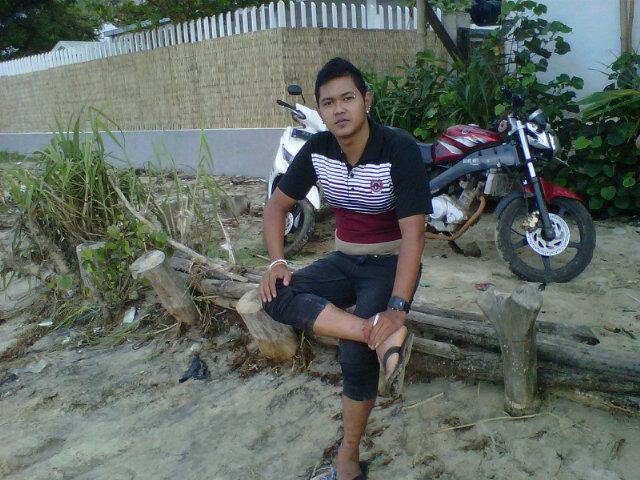 Ingin menjadi orang yang berguna bagi nusa dan bangsa,, (y) I LOVE familly :) pin:28807CFD