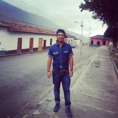 21;Ingeniero en Formación, Amante del Fútbol Primero Vinotinto y Segundo Culé.. love is all you need♡  INSTAGRAM:YoiberGutierrez10
17 De enero mi cumpleaños♥