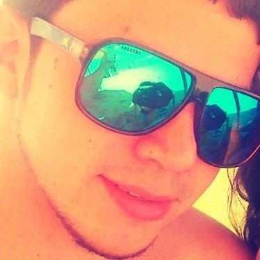 DinhoRemix's profile picture. Não é a força mas a constância dos bons resultados que conduz os homens à felicidade. (Friedrich Nietzsche)