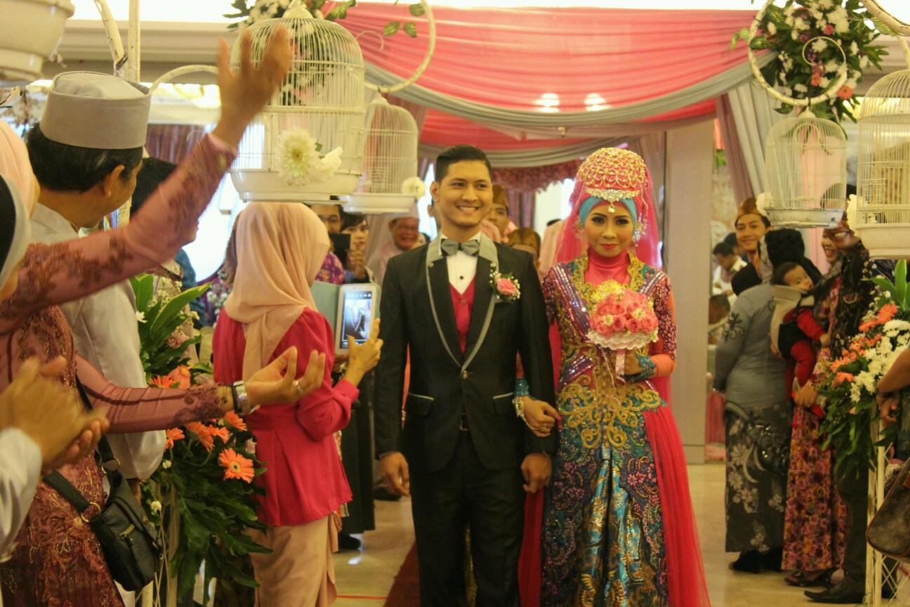 Date: 08 Oktober 2010 | Married: 18 Januari 2015 | We're not only a good couple,we're soulmates ‎​(з´⌣`ε) | I'm in Love w/ @ANGGRAYA's everytime♥♥♥