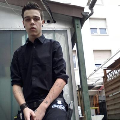 || 18 || Taken || Angehender Youtuber || MyStyleIsYourStyle || InLove || OneGirl || Hardstyle || Techno || Space Invader ✌️