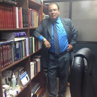 Doctor en Jurisprudencia. Constitucionalista.Master en Derecho Penal. Postulante a Doctor P.H.d. Abogado litigante.